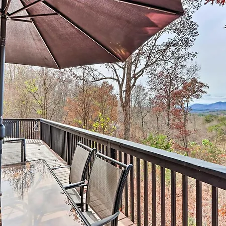 Blue Ridge Mtns Cabin With Deck And Game Room!